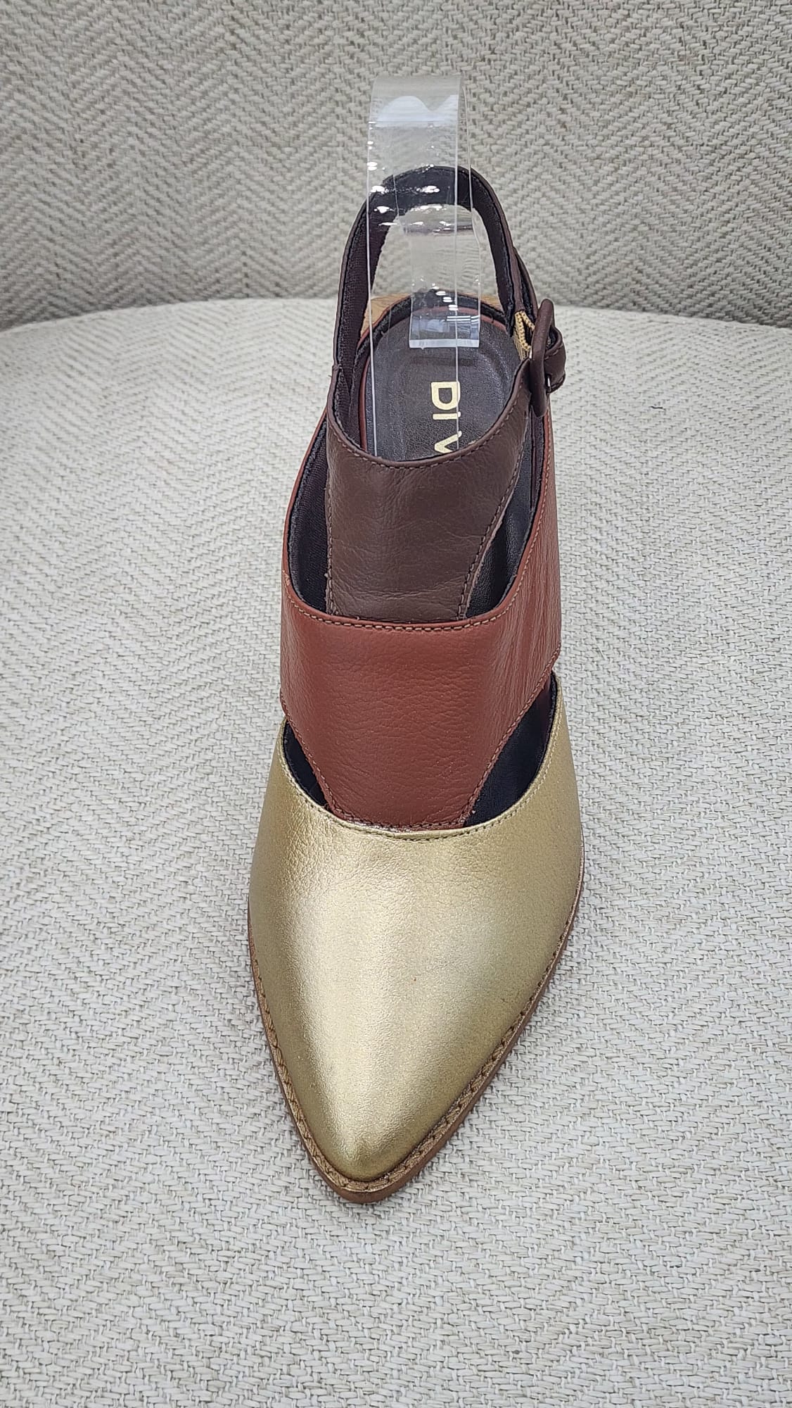 Tacones tricolor dorado y terracota con punta fina