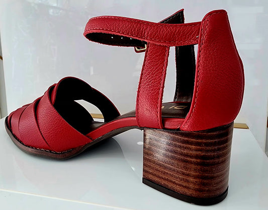 Di Vitrini Tacon Rojo 1