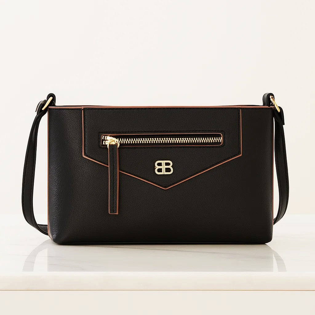 Cartera cruzada negra con bolsillo frontal, zipper dorado y correa colgante ajustable.
