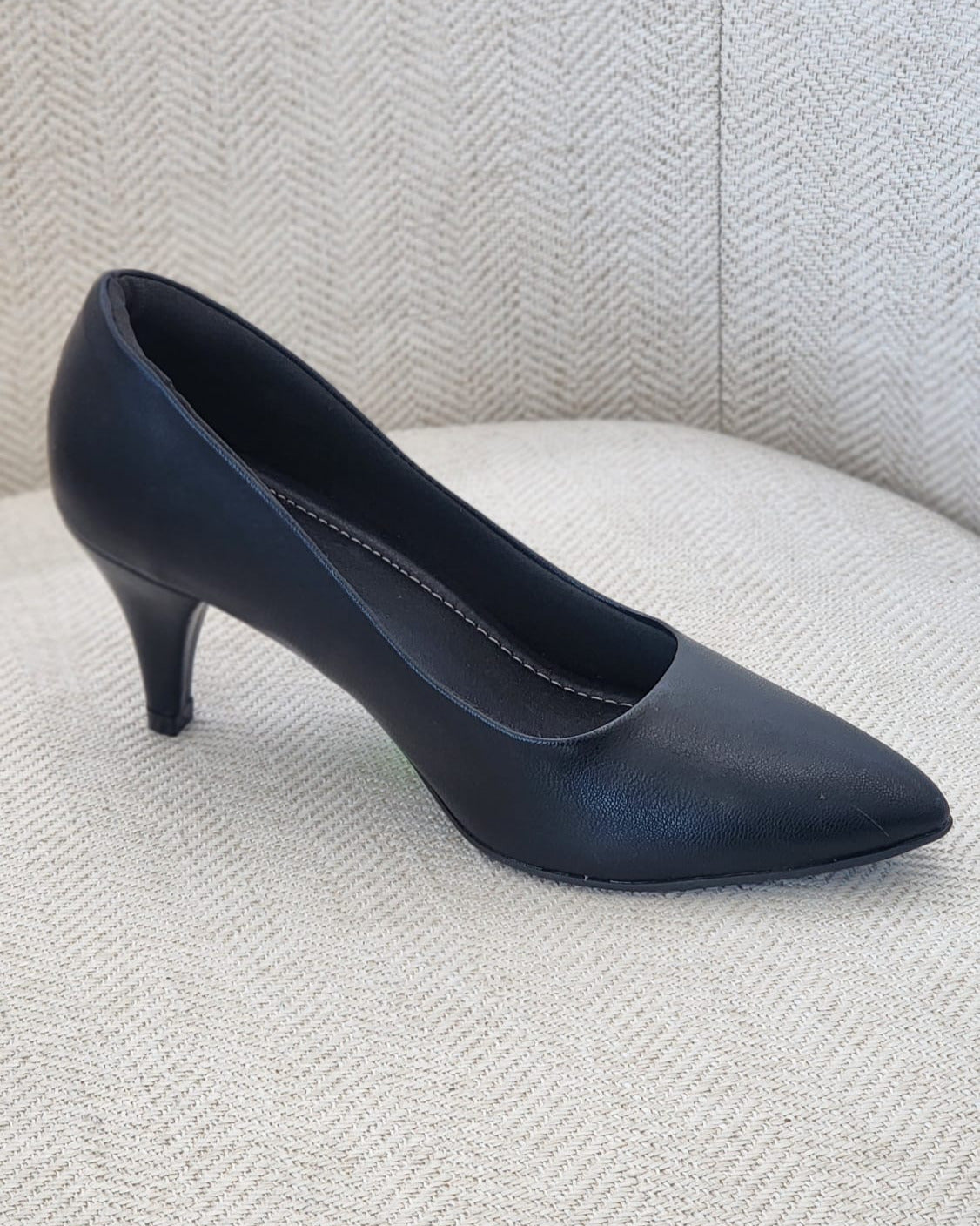 Tacón clásico navy de punta fina – Piccadilly