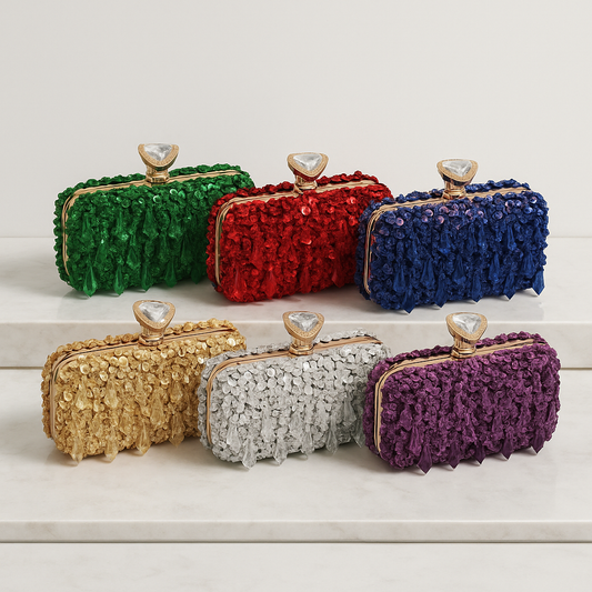 Clutch rígido de fiesta con lentejuelas y broche joya