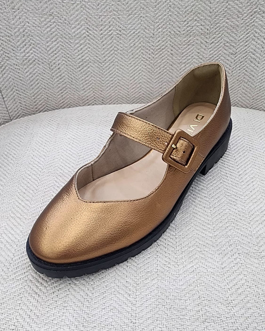 Zapatos bronce con correa y suela chunky estilo Mary Jane