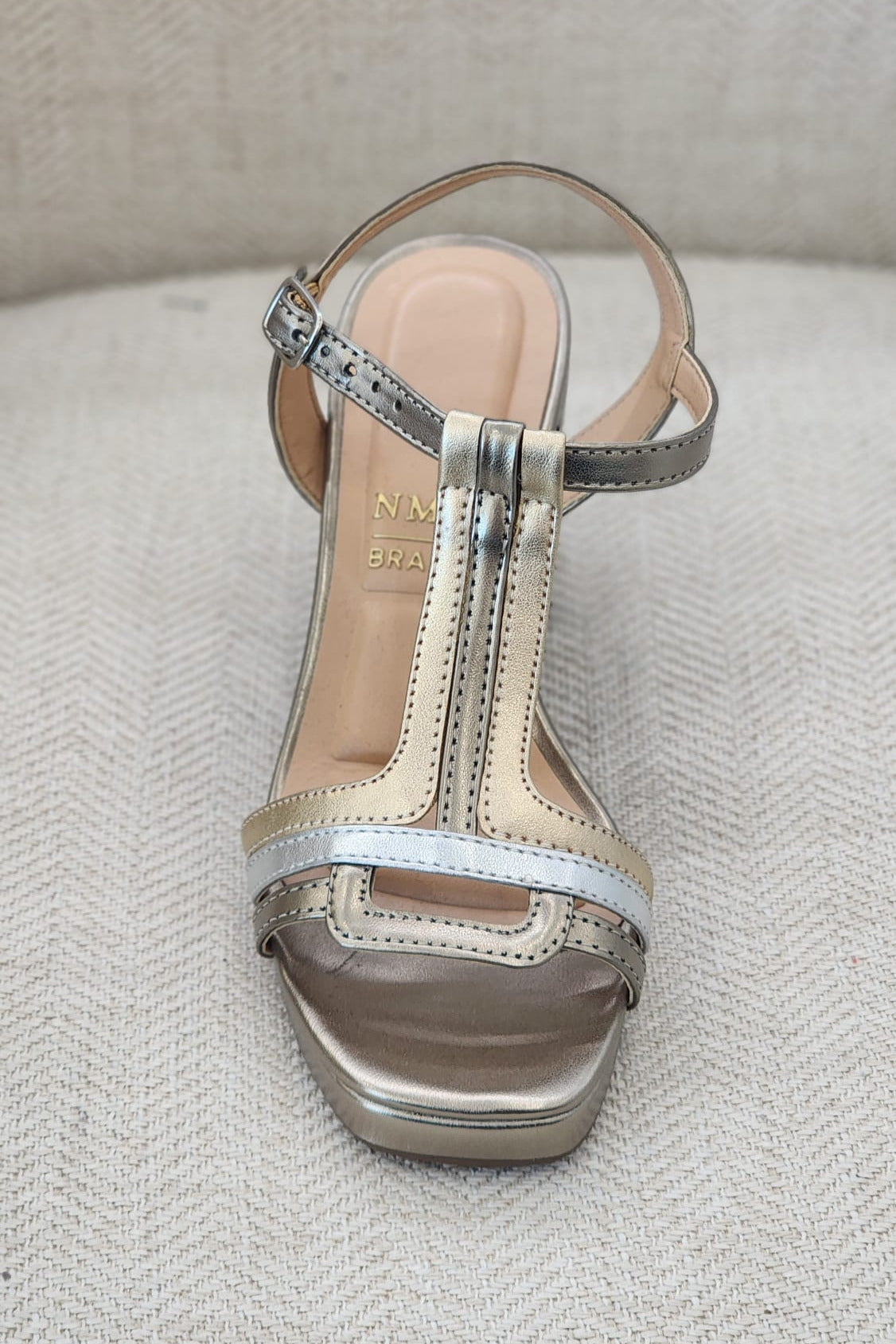 Tacones metálicos plata y dorado con tacón cuadrado