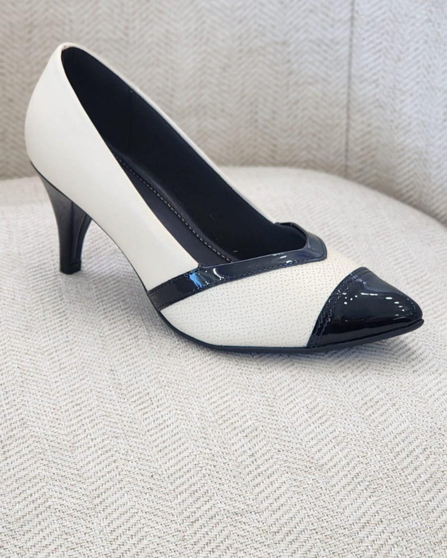 Tacón bicolor punta fina – Blanco y navy con charol