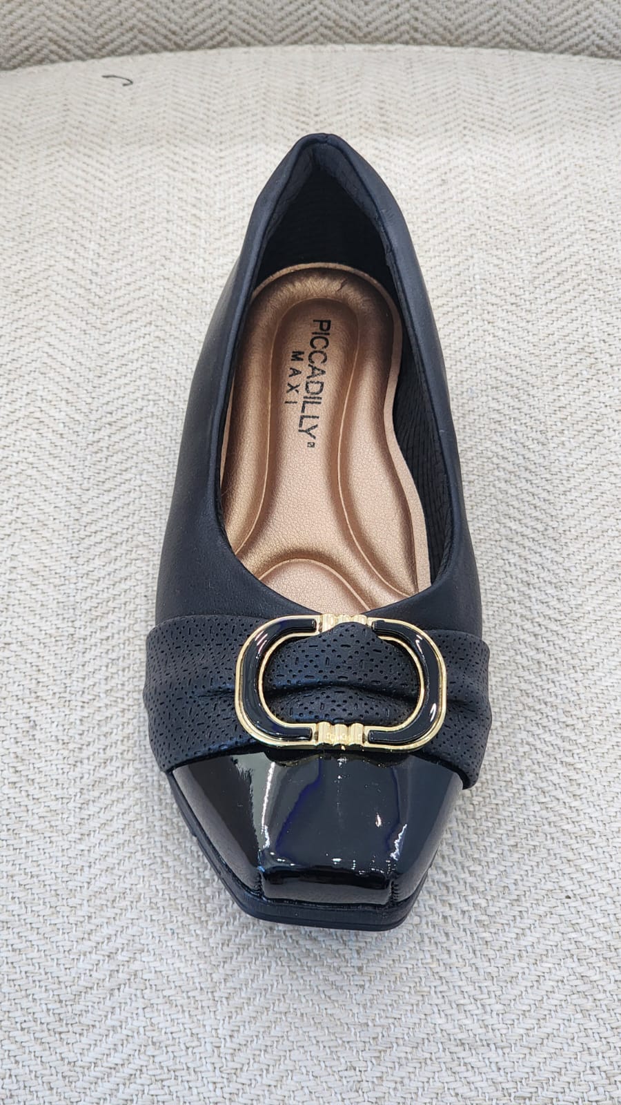 Zapato plano negro con hebilla dorada – Piccadilly Maxi