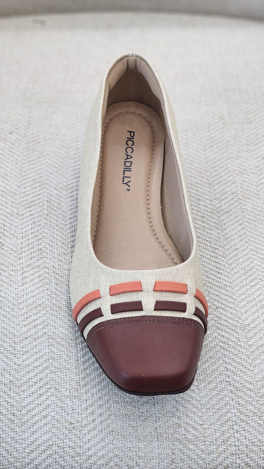 Zapato Piccadilly Clásico natural con punta marrón oscuro