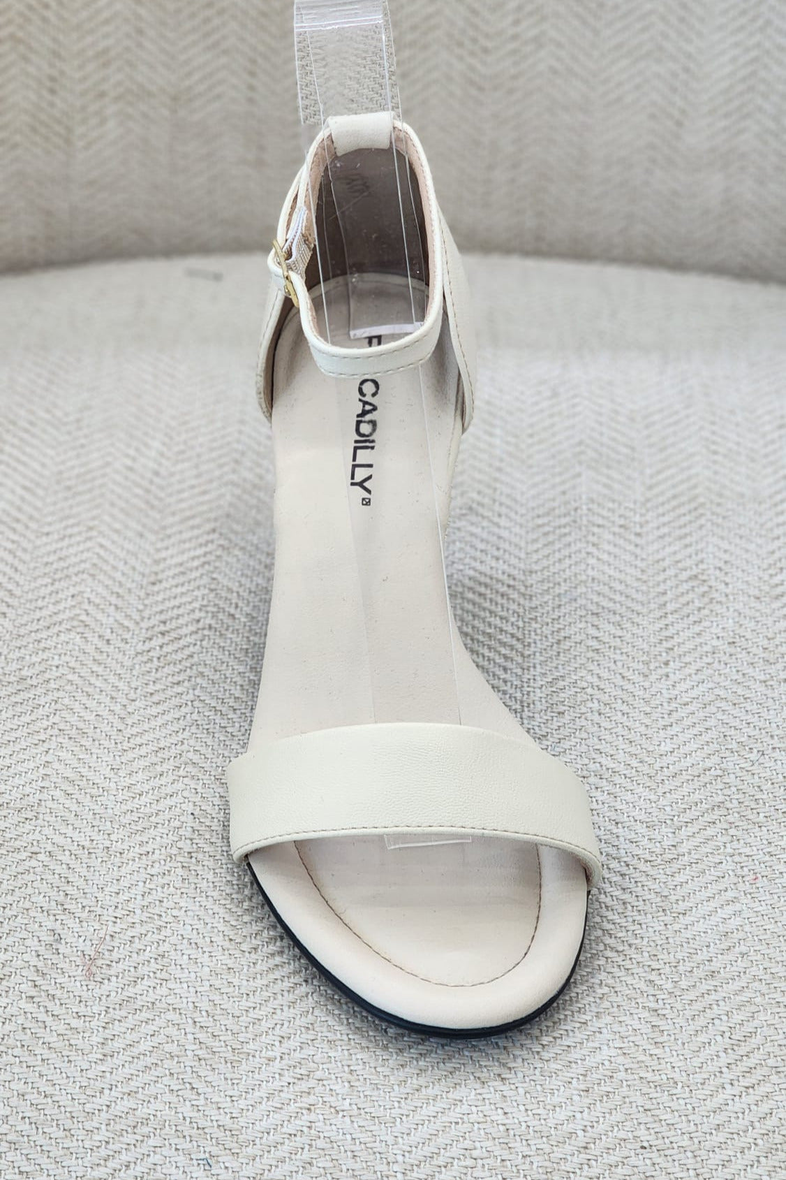 Tacón off white con pulsera al tobillo – Piccadilly