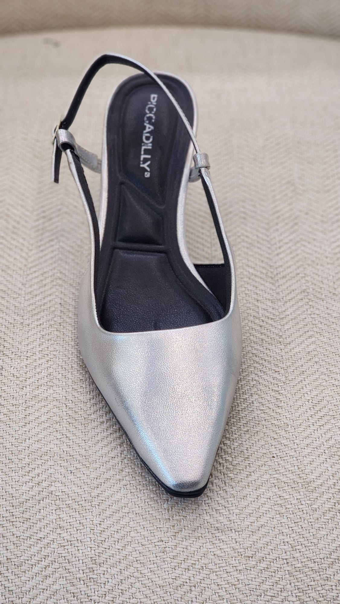 Tacón slingback plateado Piccadilly contemporáneo