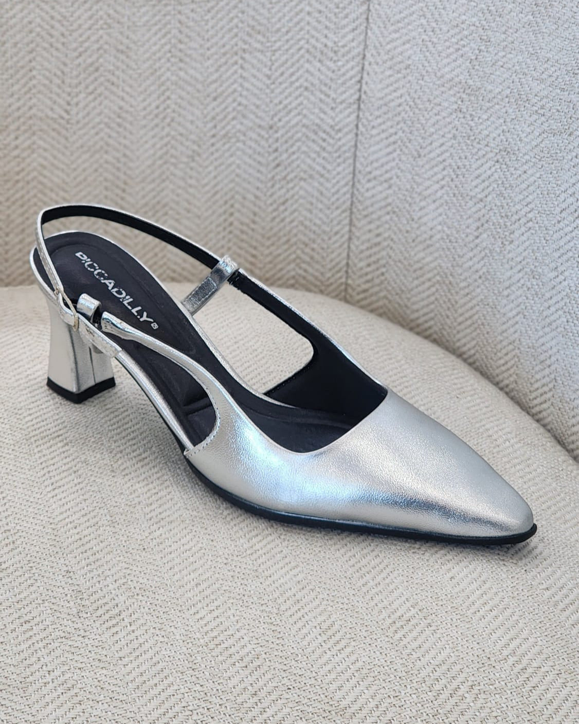 Tacón slingback plateado Piccadilly contemporáneo