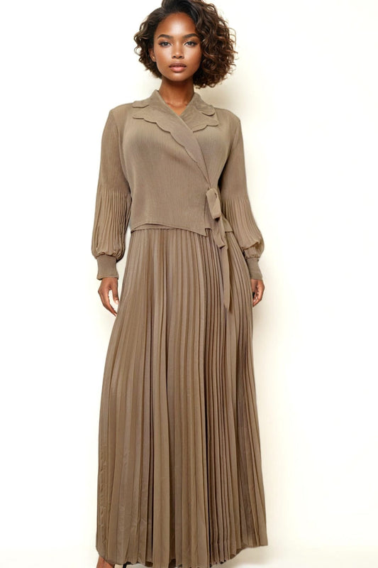 Set crema plisado de falda larga y blusa con lazo